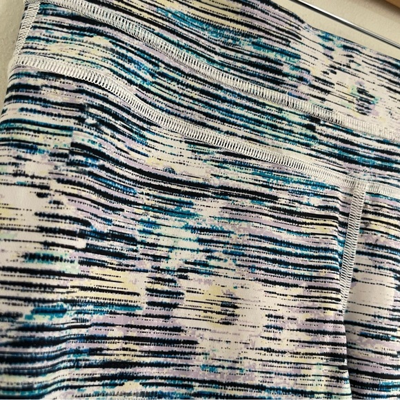 Lululemon Inspire Crop Blurry Belle Leggings 6 - Picture 6 of 15